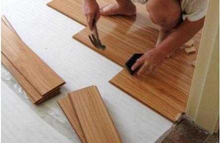 家居装修的实木地板选购中应避开哪些陷阱？