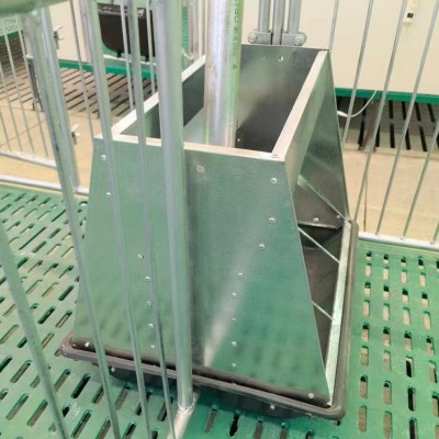 养猪场不锈钢食槽搭配自动料线不锈钢食槽的优点